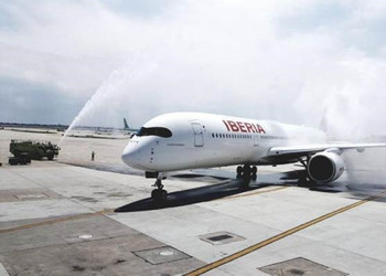 First A350-900 flight lands at Chicago’s airport