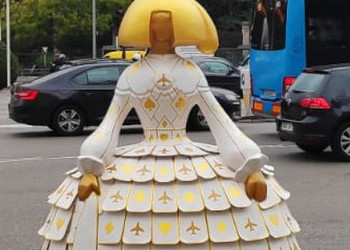 Iberia Takes Part in “Meninas Madrid Gallery” Exhibition with Two Meninas Figures