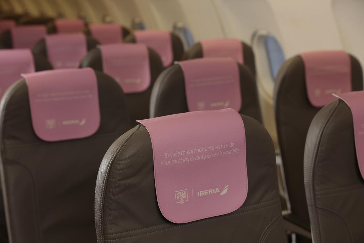 Iberia | Iberia Wears Pink for Breast Cancer Awareness Day