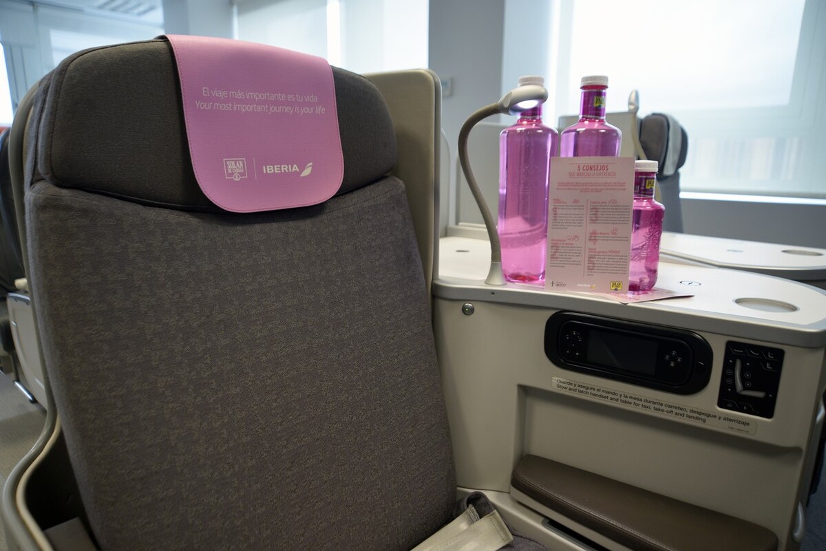 Iberia | Iberia Wears Pink on Breast Cancer Day