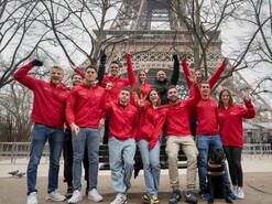 Los deportistas del Equipo Iberia Talento a bordo, de visita en París en enero de 2024
