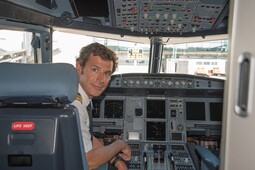 Juan Velarde, piloto