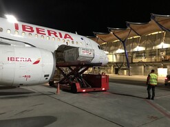 Vacunas transportadas en un avión de Iberia