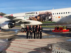 A321 Cantabria y la tripulación