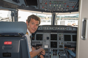 Juan Velarde, piloto