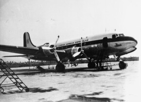 Avión DC-4
