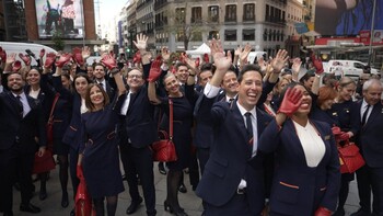 One Hundred Iberia Crew Members Gather on Madrid's Gran Vía to Celebrate International PCC Day